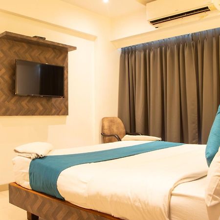 Hotel J R Residency à Navi Mumbai Extérieur photo