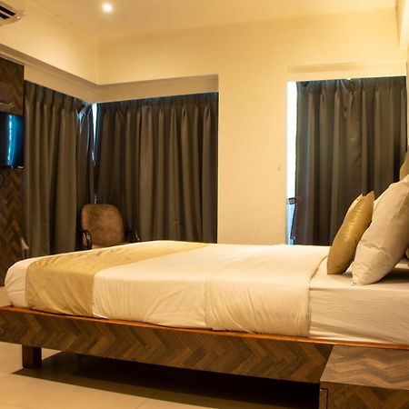 Hotel J R Residency à Navi Mumbai Extérieur photo