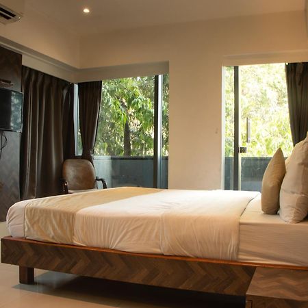 Hotel J R Residency à Navi Mumbai Extérieur photo