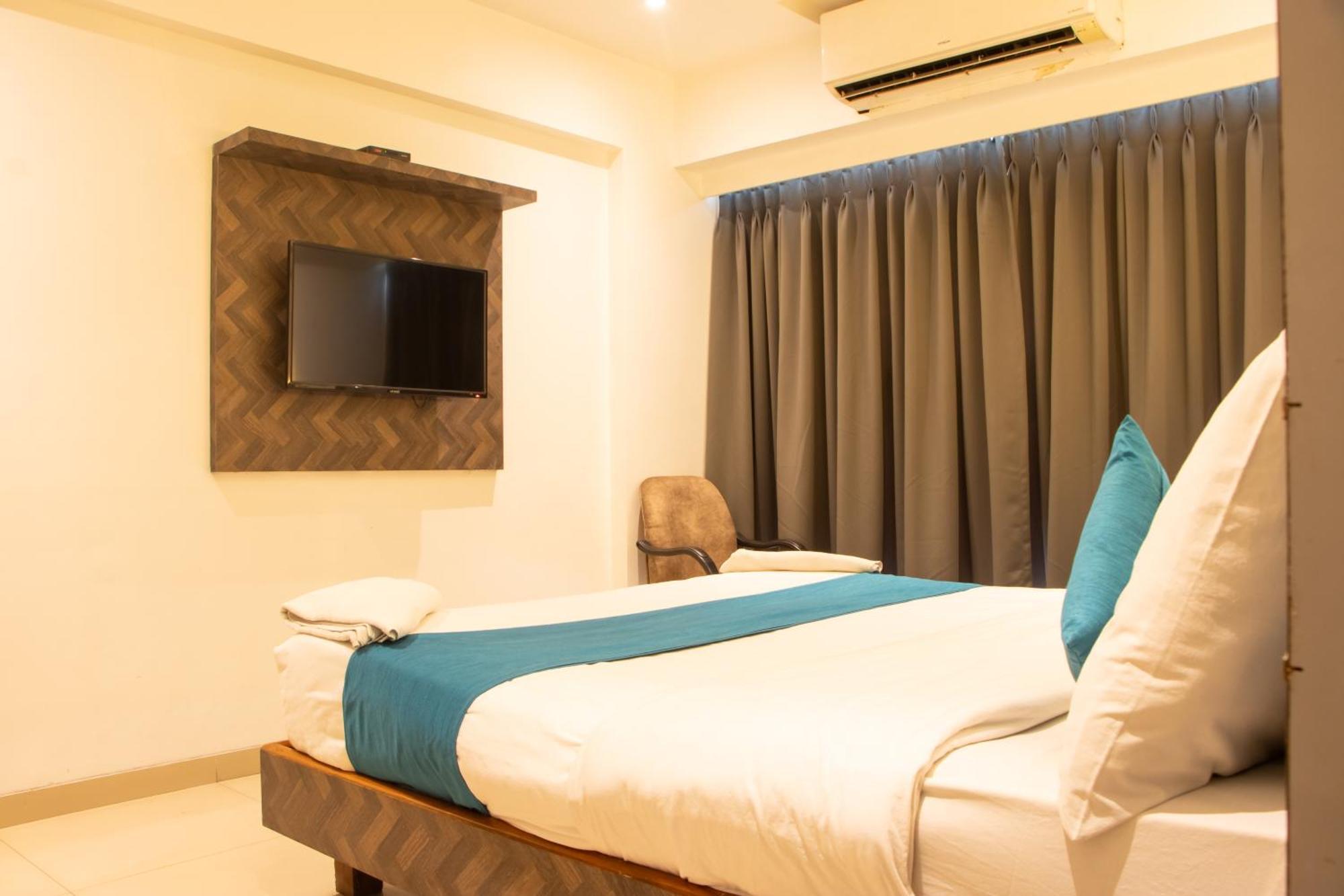 Hotel J R Residency à Navi Mumbai Extérieur photo