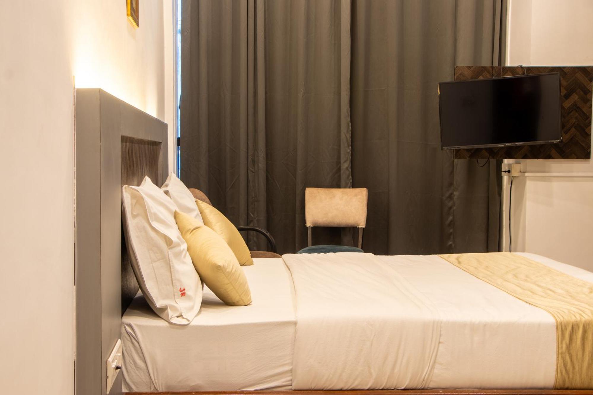 Hotel J R Residency à Navi Mumbai Extérieur photo