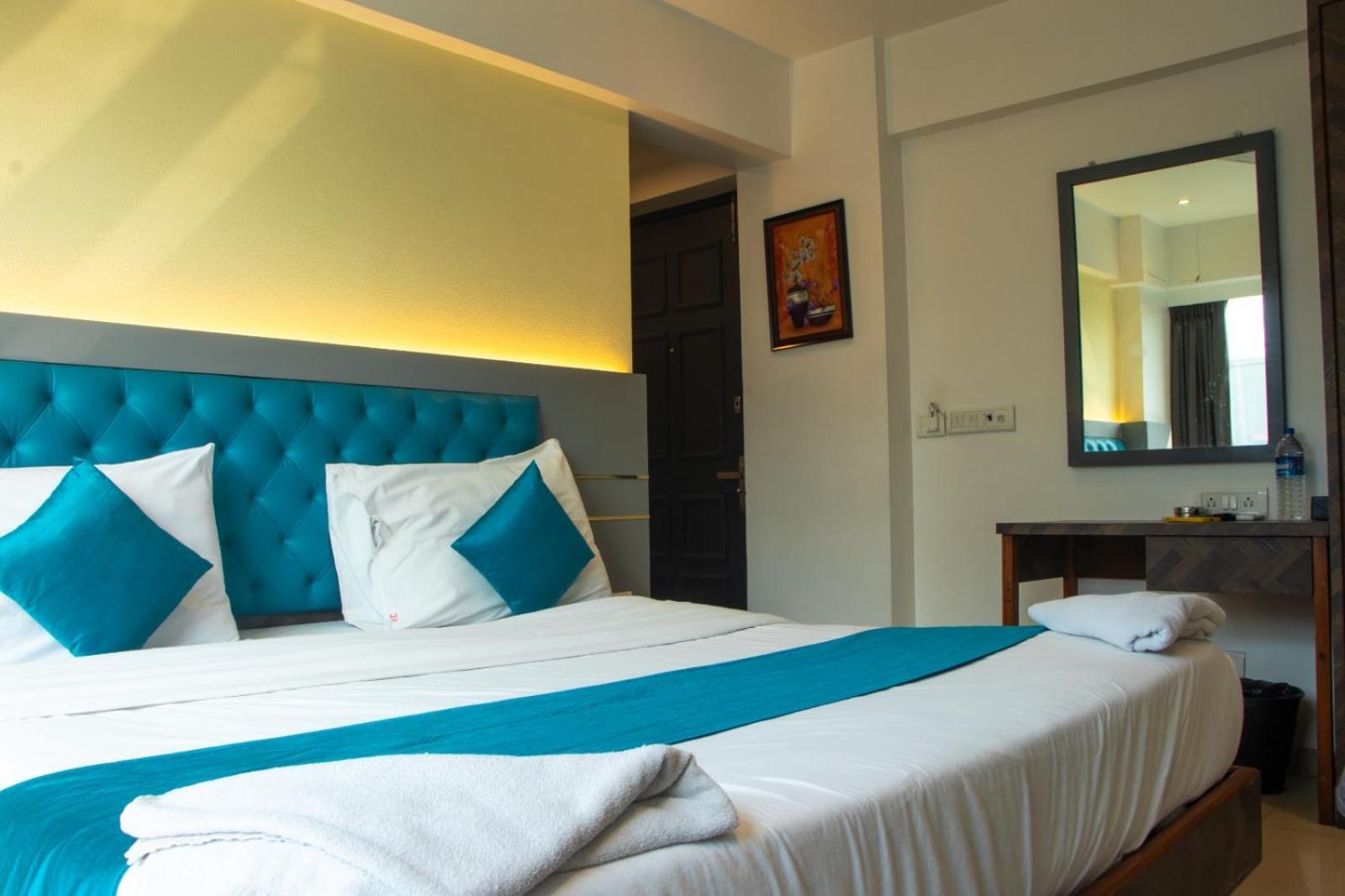Hotel J R Residency à Navi Mumbai Extérieur photo