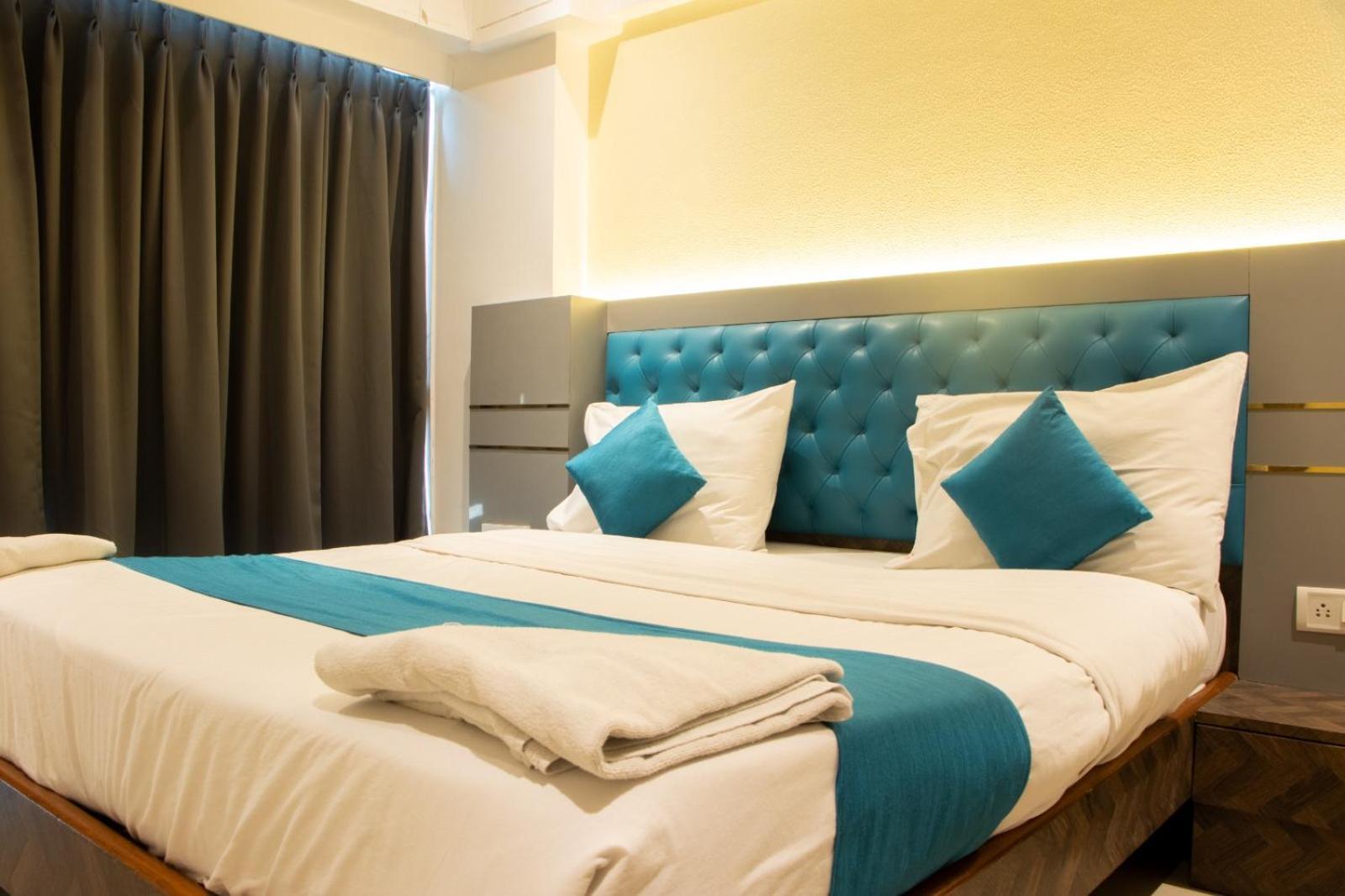 Hotel J R Residency à Navi Mumbai Extérieur photo