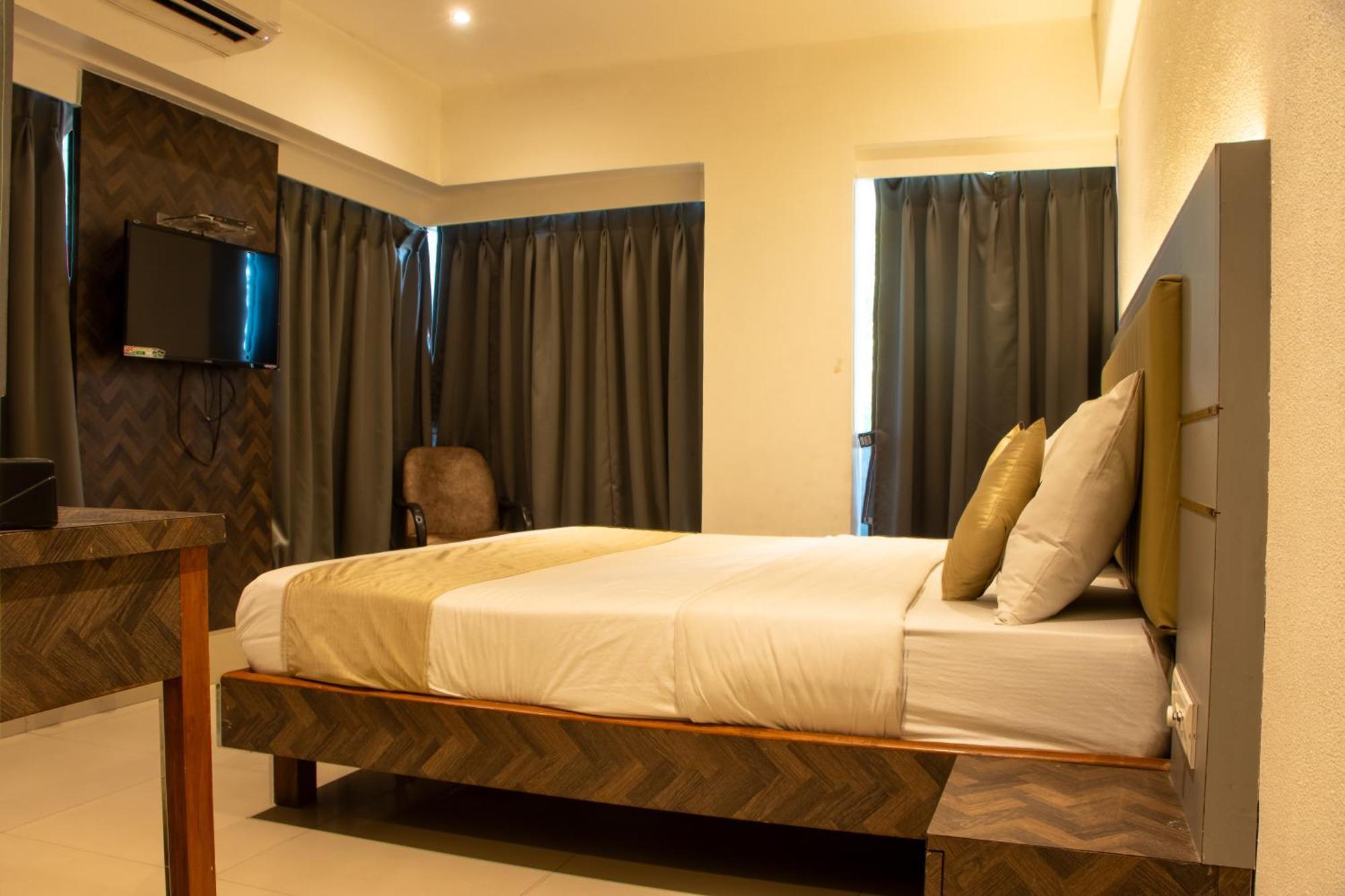 Hotel J R Residency à Navi Mumbai Extérieur photo