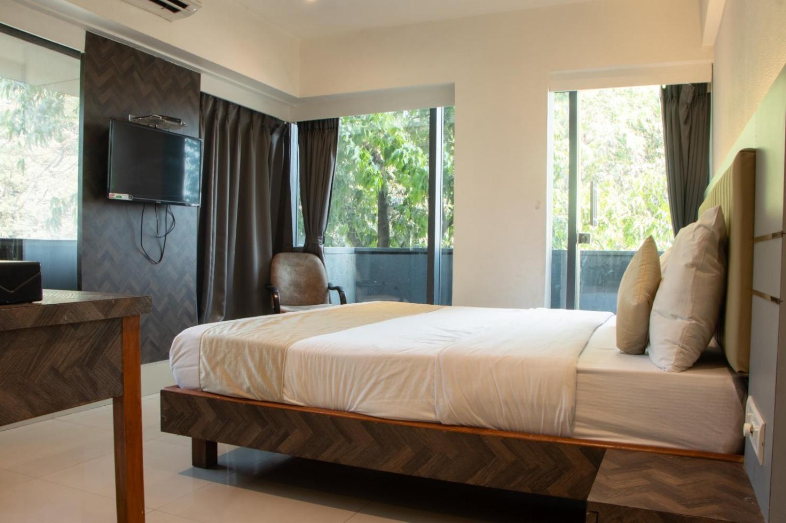 Hotel J R Residency à Navi Mumbai Extérieur photo