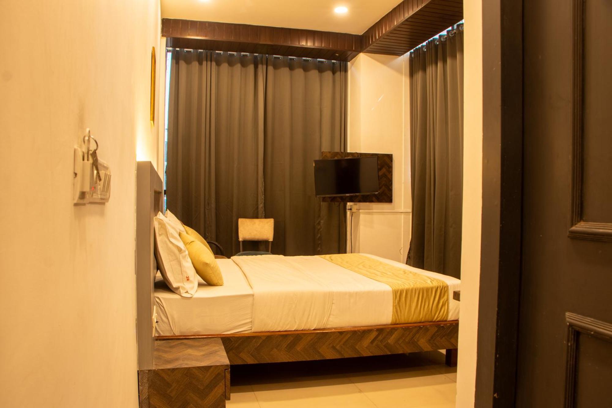 Hotel J R Residency à Navi Mumbai Extérieur photo