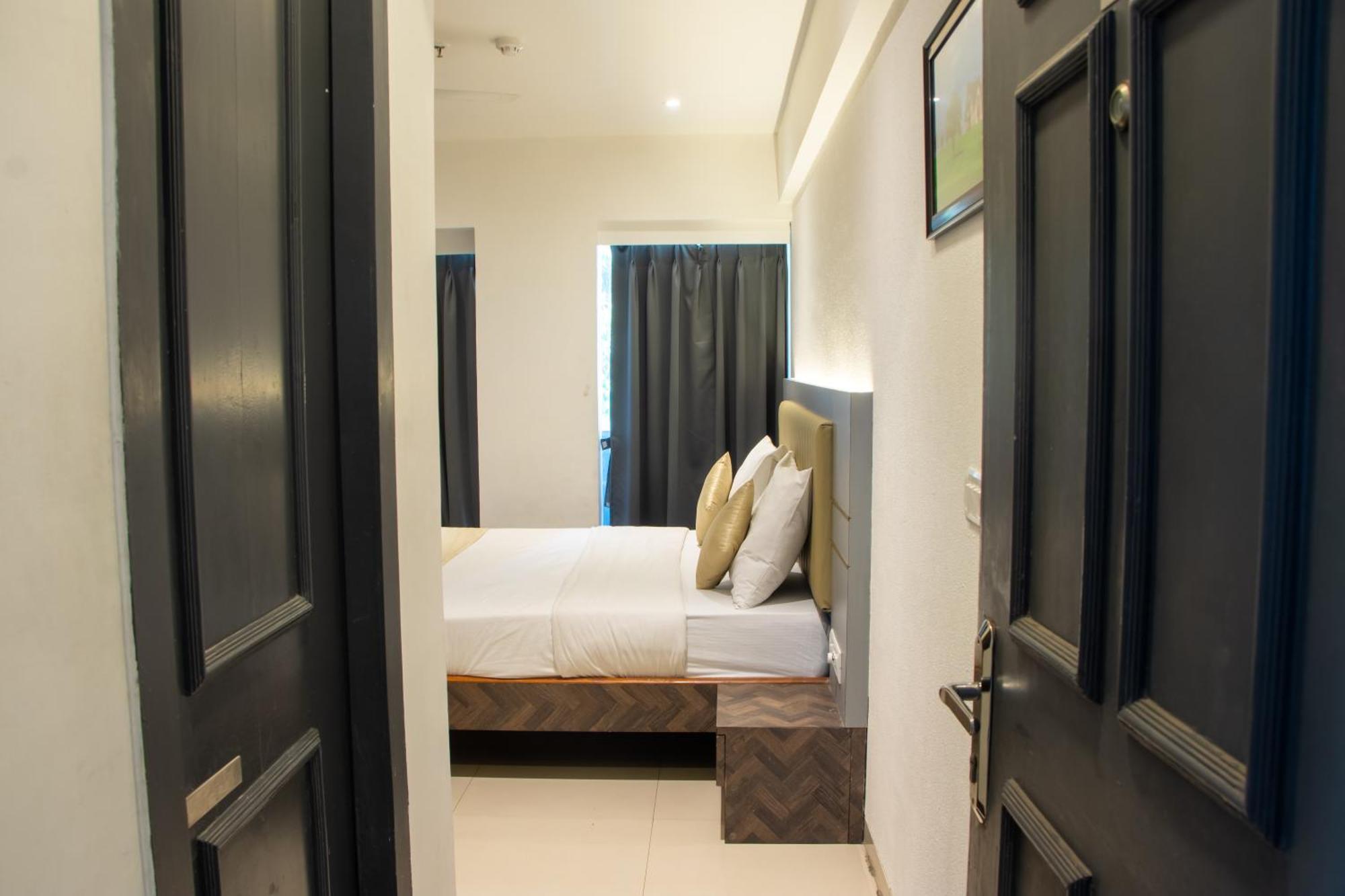 Hotel J R Residency à Navi Mumbai Extérieur photo